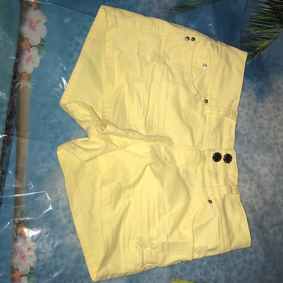 This is A cute pair of pastel yellow shorts - Picture 1 of 3